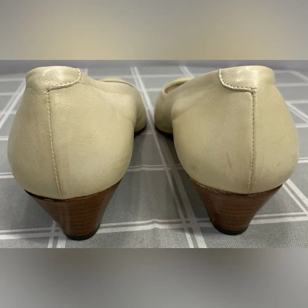Bally Lela Vtg 80s Shoes Dress Pumps Color Bone Made in Italy Womens Size 8 AA